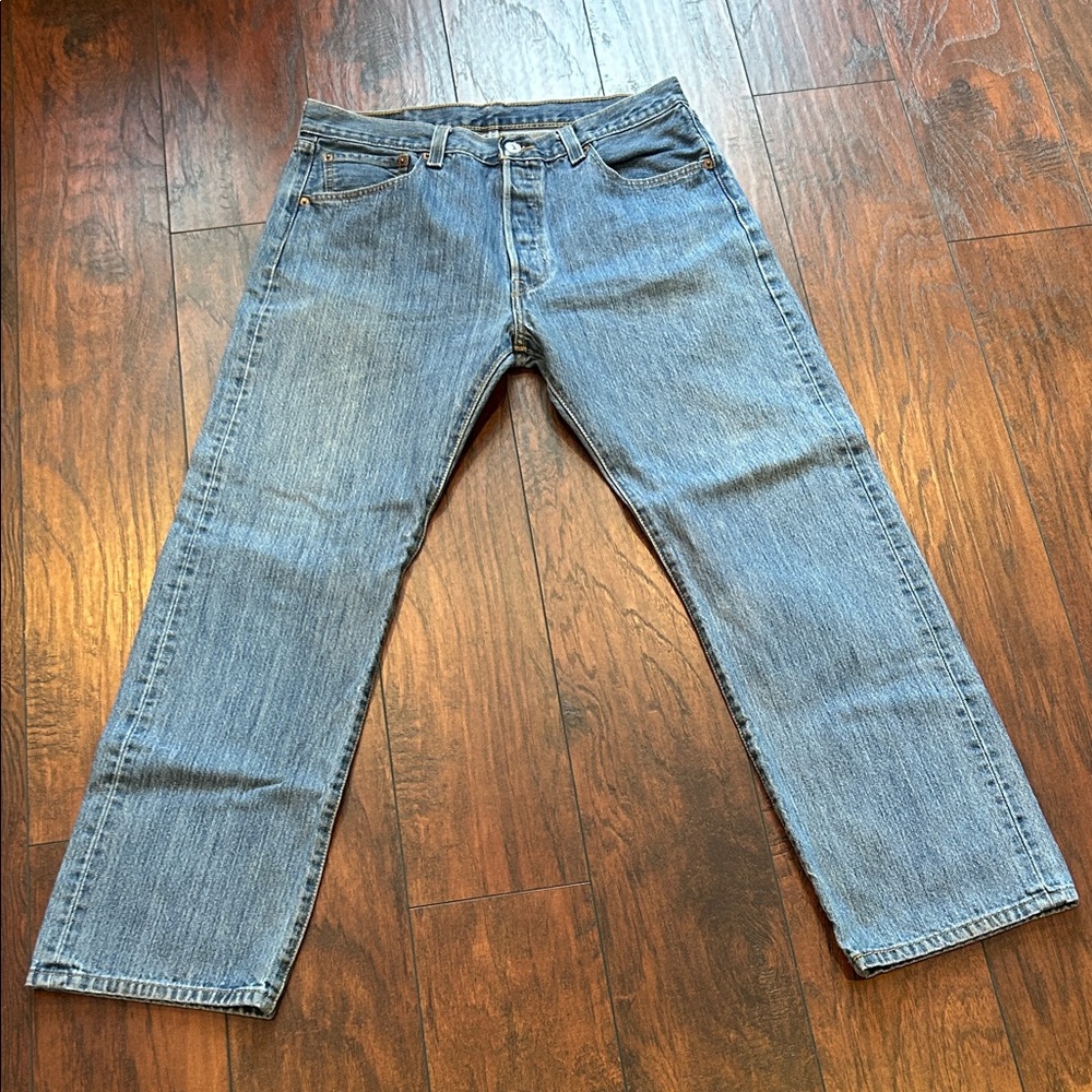 Levi's 501 Men's Straight Jeans in Classic Blue